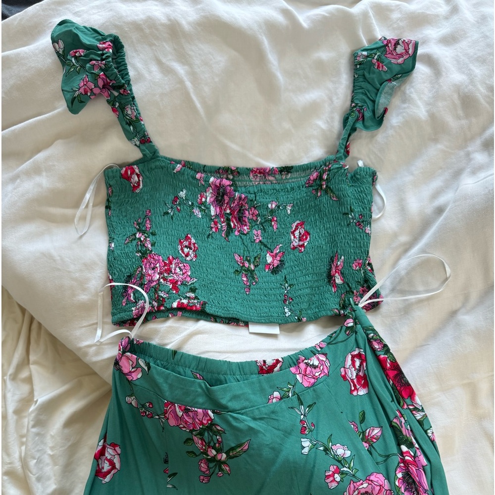 Aakaa Two Piece set